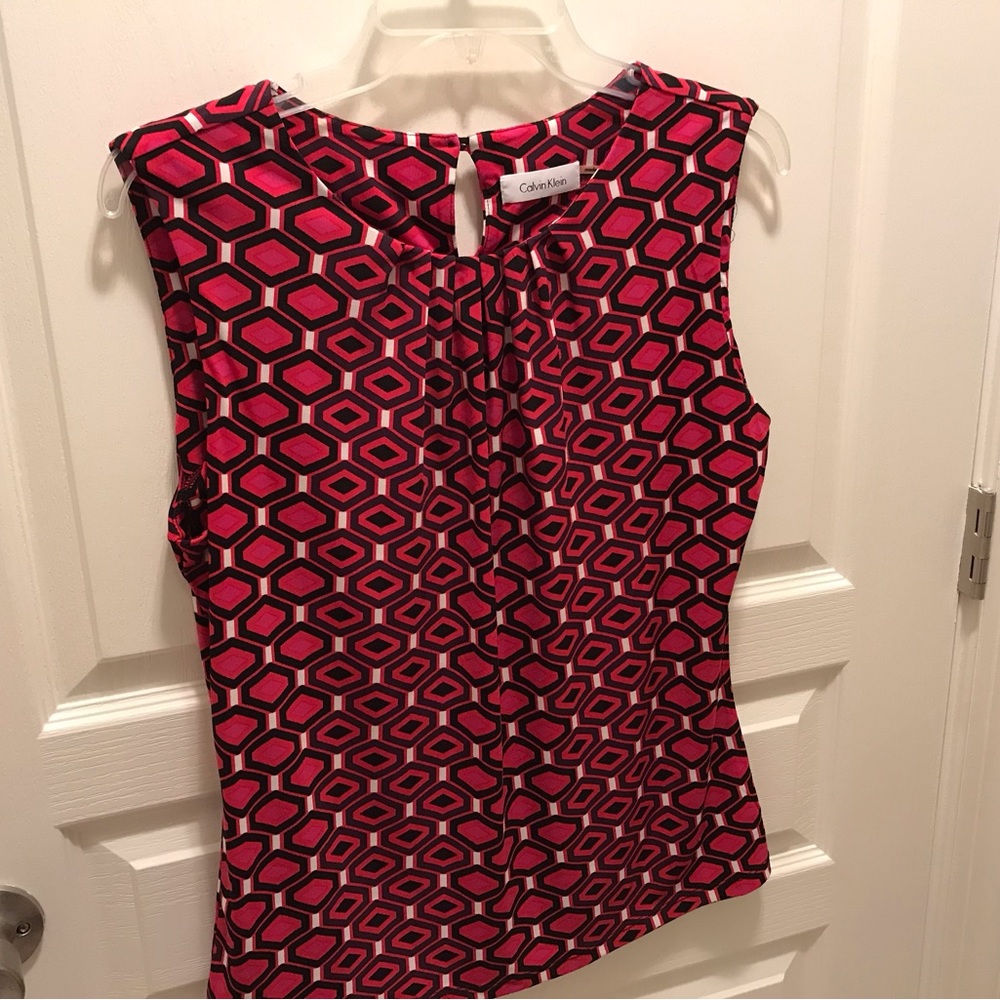 Calvin Klein Red & Black Geometric Pattern Sleeveless Blouse. Size M.
